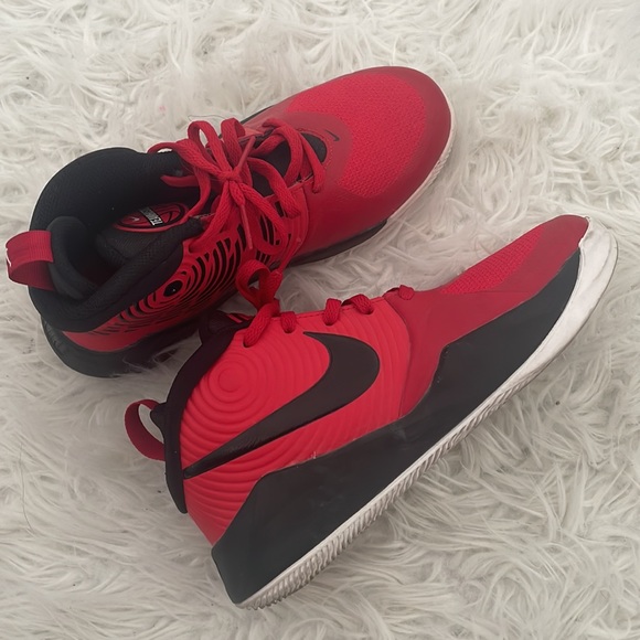 Nike shoes - Picture 2 of 3